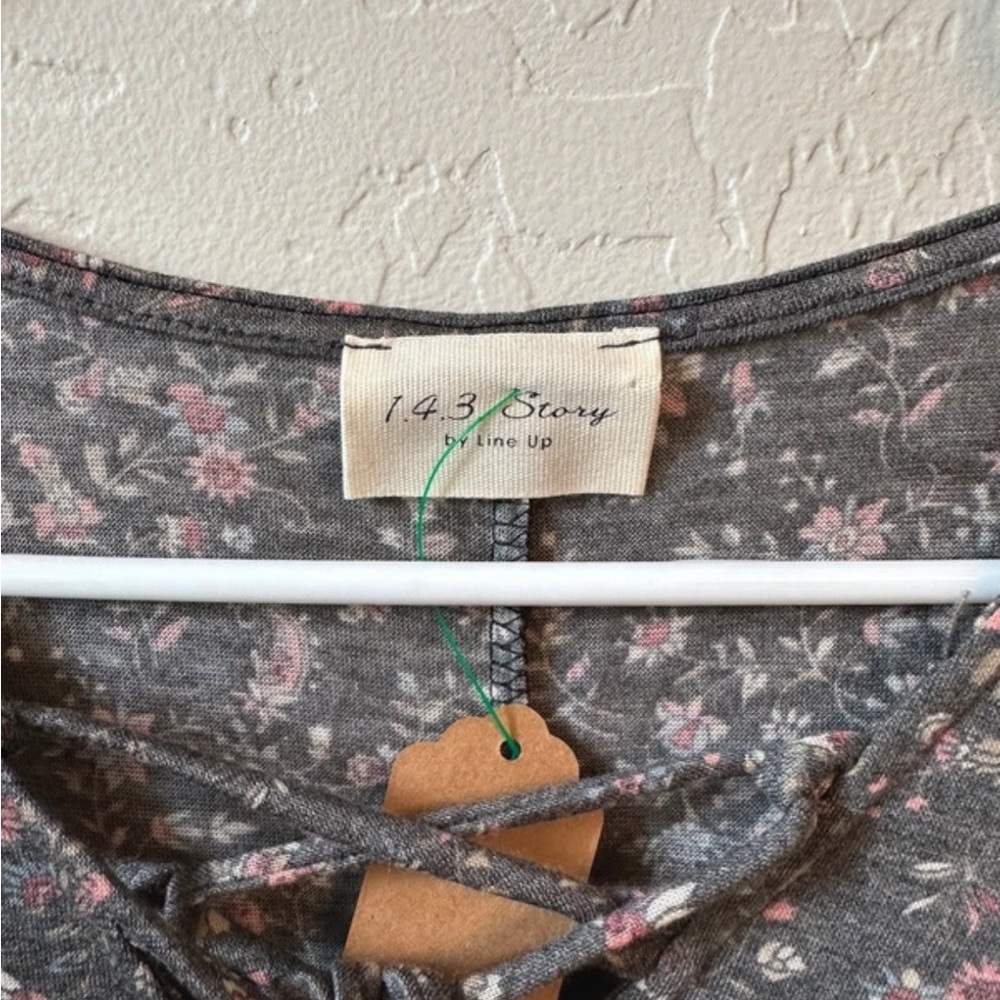 Line up blouse - Picture 3 of 4